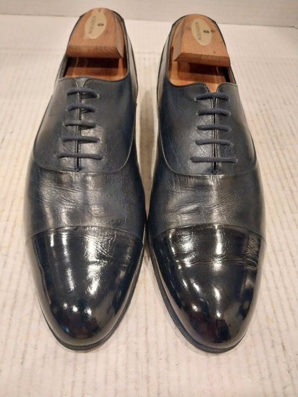 BALLY men's (SAVE $1100) size 9.5 M blue Oxfords.